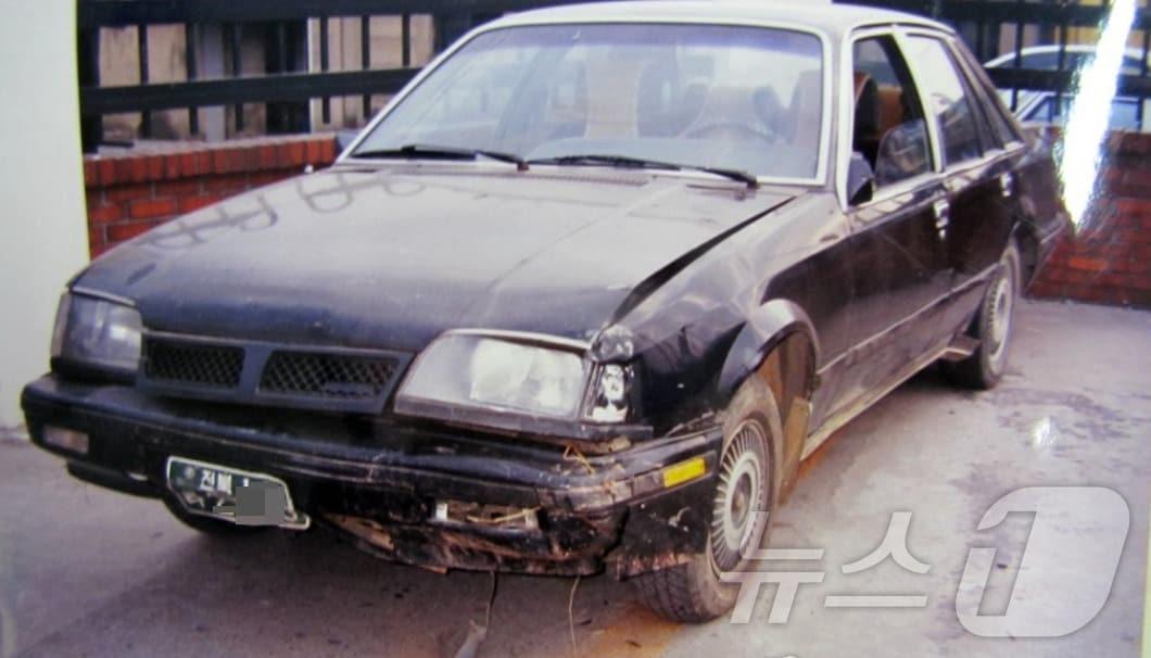 본문 이미지 - 1998년 12월 20일 밤 교통사고를 위장해 남편을 살해할 때 사용된 프린스 승용차. (사진=서울경찰청 제공)  ⓒ 뉴스1