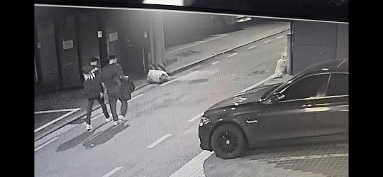 본문 이미지 - 김 씨의 옷으로 갈아입은 김 씨 매니저. (채널A 갈무리)