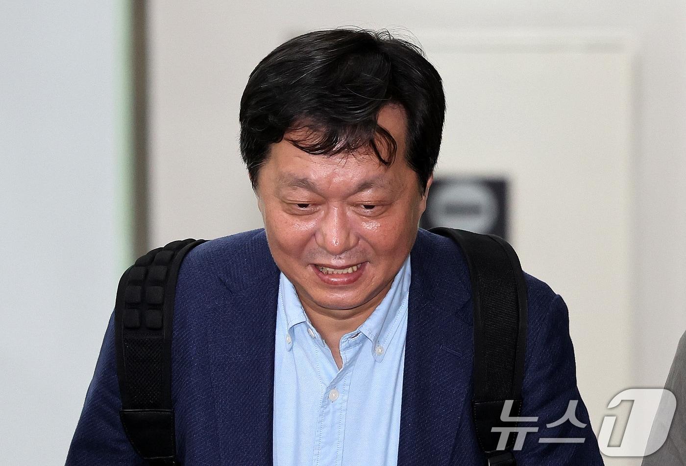 이재명 더불어민주당 대표의 최측근인 정진상 전 당대표 정무조정실장이 21일 오전 서울 서초구 서울중앙지법에서 열린 대장동 개발비리와 성남FC 불법후원 의혹 사건에 대한 공판에 출석하고 있다. 2024.5.21/뉴스1 ⓒ News1 박지혜 기자