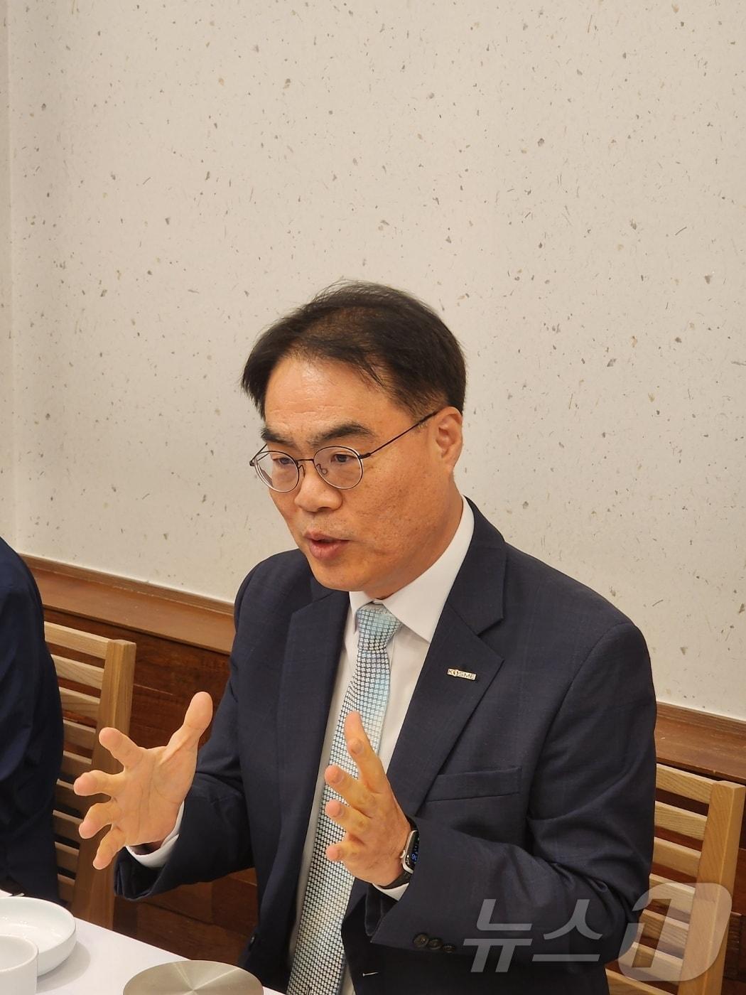 본문 이미지 - 조한교 중진공 인력성장이사가 21일 서울 여의도에서 '인력성장본부 중점 지원방향 브리핑'을 진행하고 있다. (중진공 제공)