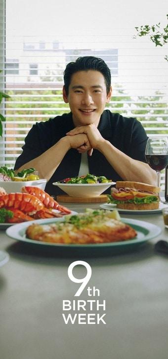 본문 이미지 - 컬리가 9주년을 맞아 IMC(통합 마케팅 커뮤니케이션) 모델로 발탁한 배우 유태오(컬리 앱 갈무리)