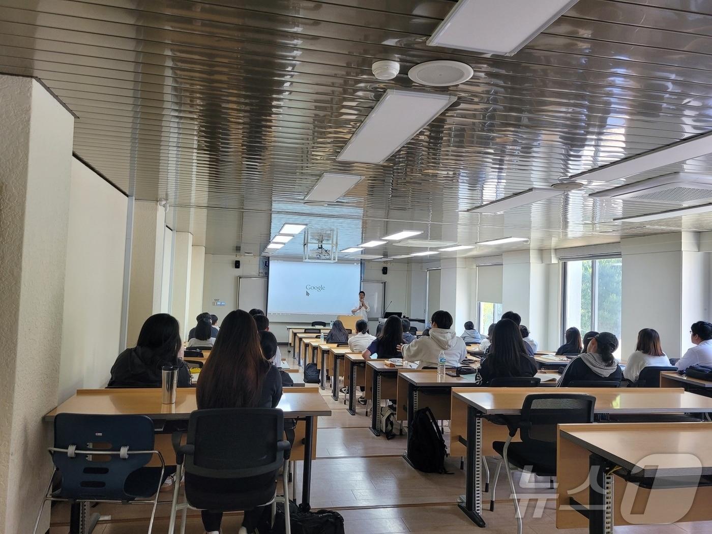 본문 이미지 - 5월18일 열린 제1회 제주청소년 로스쿨 입학식.(제주도교육청 제공)