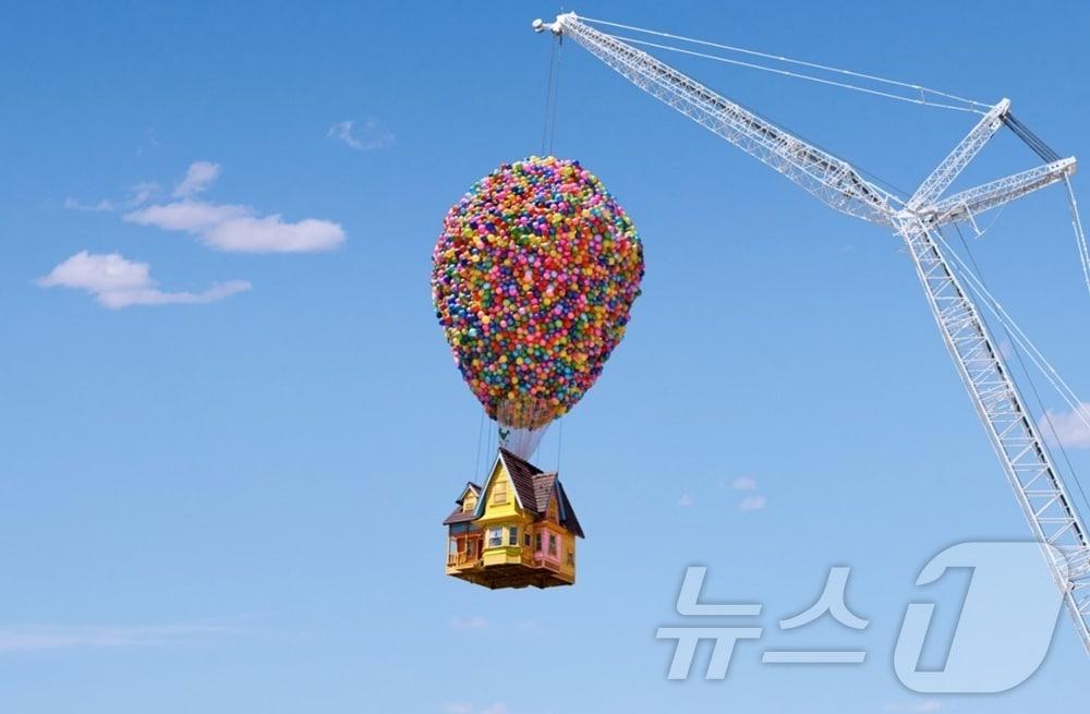 본문 이미지 - 영화 '업'의 '업하우스'를 재현한 공간(에어비앤비 제공)