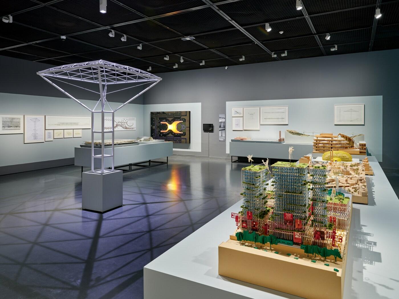 본문 이미지 - 서울시립미술관에서 열리고 있는 노먼 포스터 &#39;미래긍정&#39;전 모습.