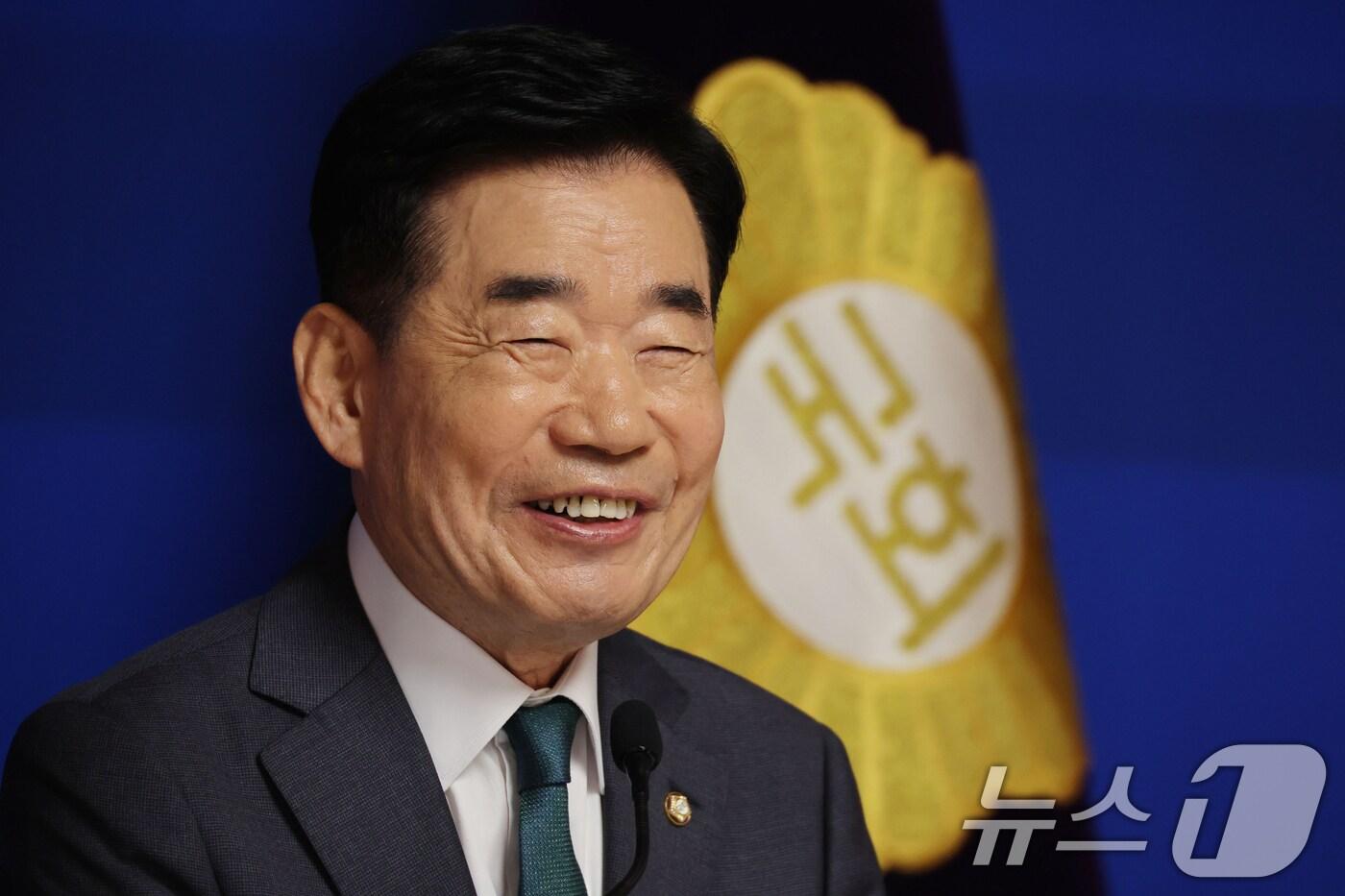 본문 이미지 - 김진표 국회의장이 22일 오전 서울 여의도 국회 사랑재에서 기자간담회를 하고 있다. (공동취재) 2024.5.22/뉴스1 ⓒ News1 송원영 기자
