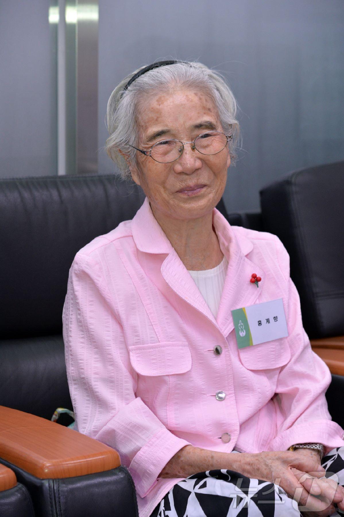 본문 이미지 - 평생 모은 돈 12억원을 기부하고 지난 19일 별세한 홍계향 할머니의 생전 모습.(성남시 제공)/