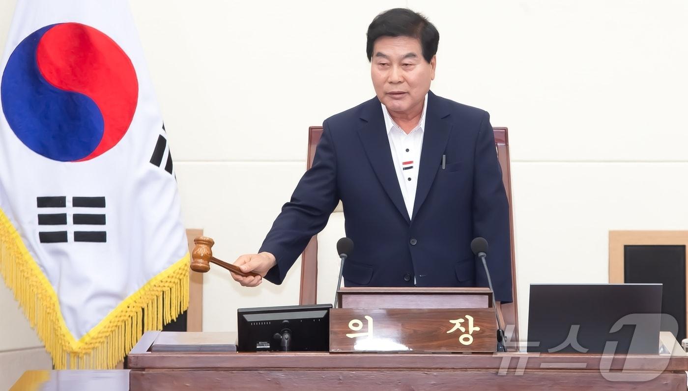 본문 이미지 - 안주찬 구미시의장이 22일 임시회 본회의를 주재하고 있다. (구미시의회 제공) 2024.5.22/뉴스1
