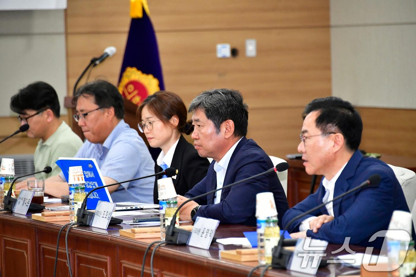 22일 오후 광주시의회 대회의실에서 '기억의 터로서 망월묘역 다시 생각하기' 주제 토론회가 열리고 있다.(광주시의회 제공)2024.5.22/뉴스1