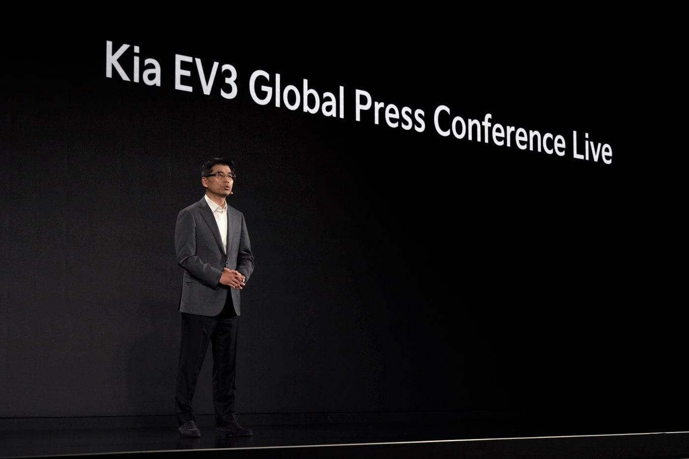 기아 송호성 사장이 더 기아 EV3 글로벌 프레스 콘퍼런스에서 발표하는 모습(기아 제공).