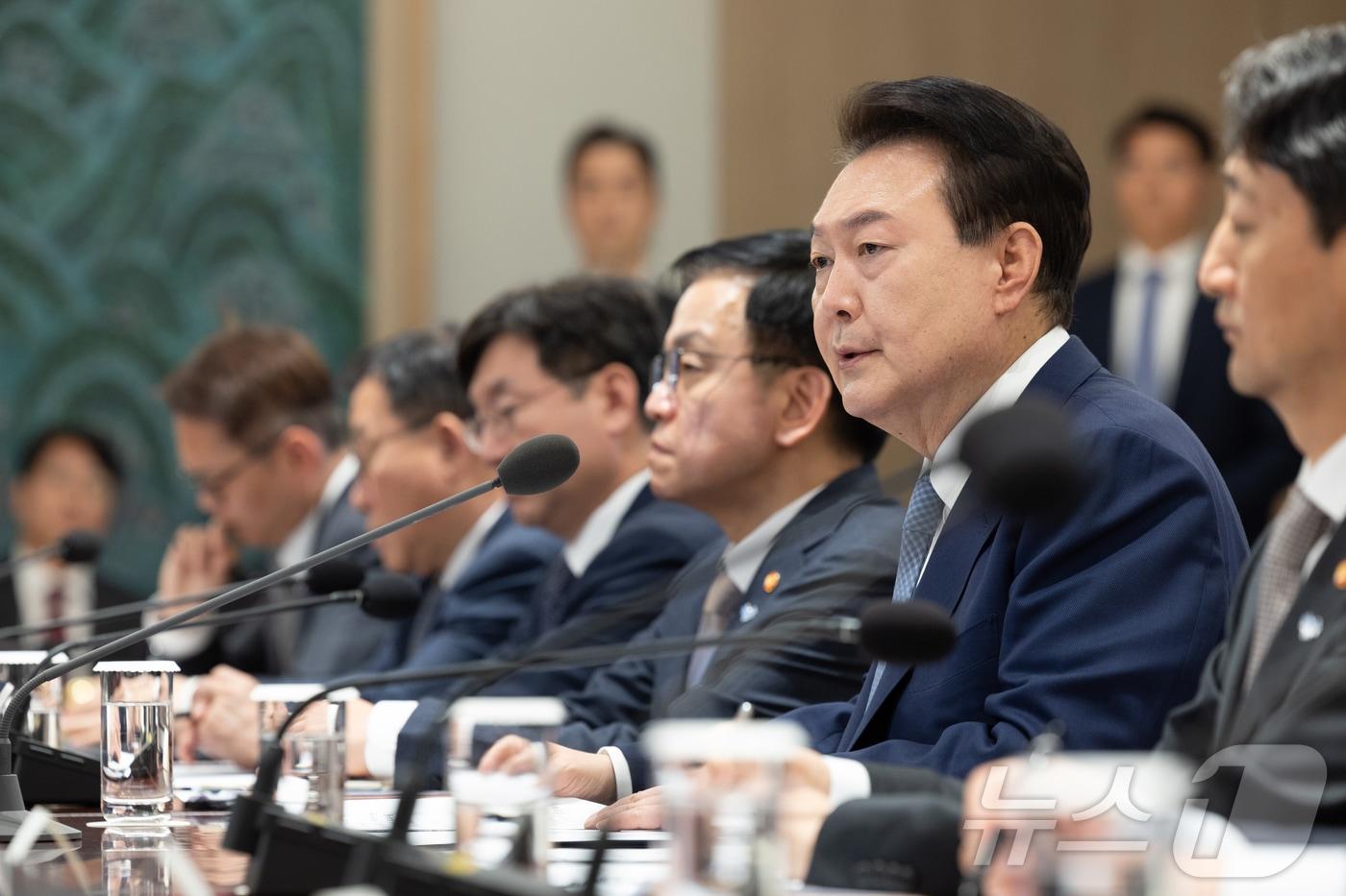 본문 이미지 - 윤석열 대통령이 23일 용산 대통령실 청사에서 열린 제2차 경제이슈점검회의를 주재하며 발언하고 있다. (대통령실 제공) 2024.5.23/뉴스1 ⓒ News1 오대일 기자