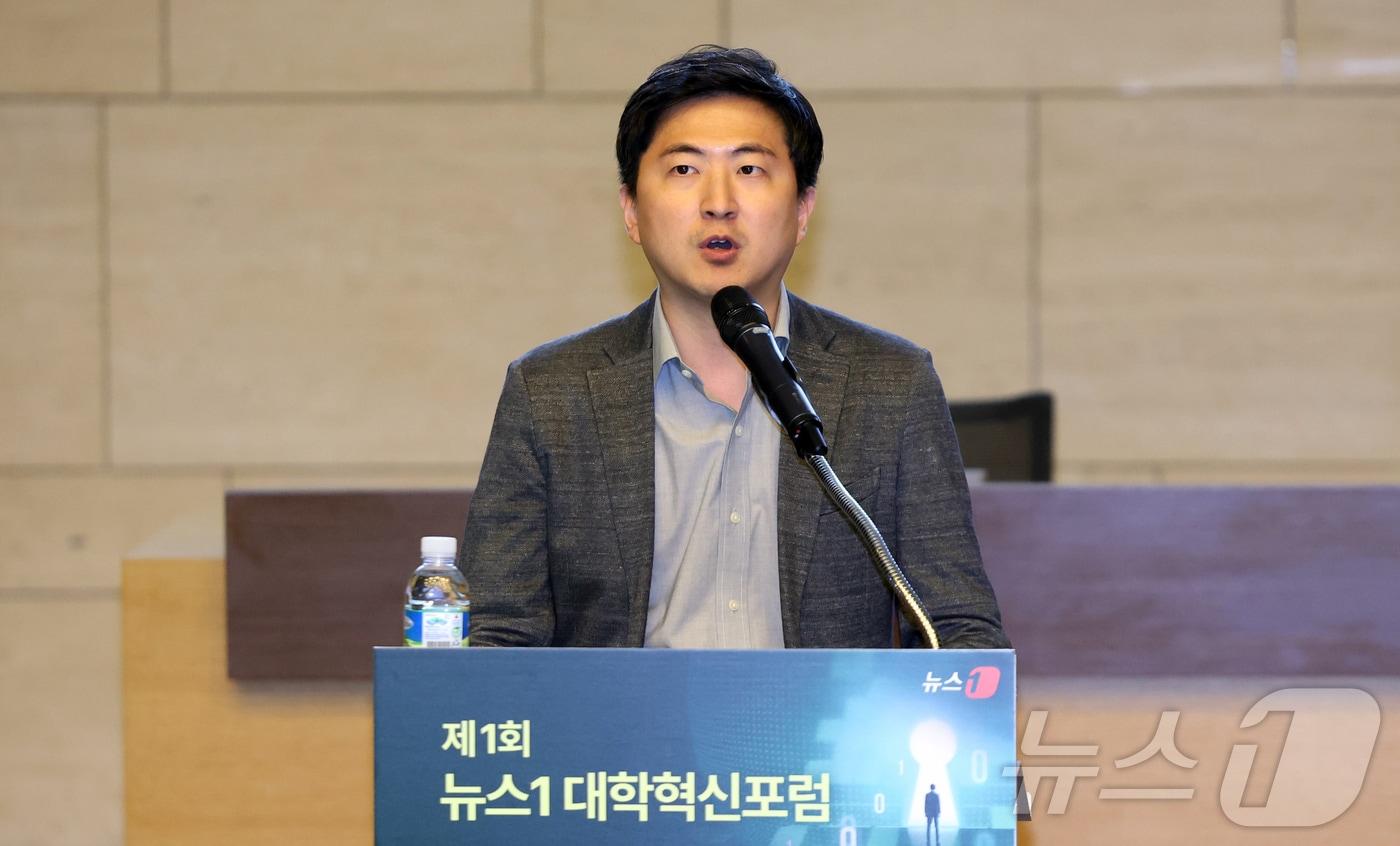 문창희 비누랩스 최고사업책임자가 23일 서울 중구 대한상공회의소에서 열린 제1회 뉴스1 대학혁신포럼에서 '데이터로 보는 Z세대 대학생 트래드'란 주제로 발표를 하고 있다. 2024.5.23/뉴스1 ⓒ News1 김명섭 기자