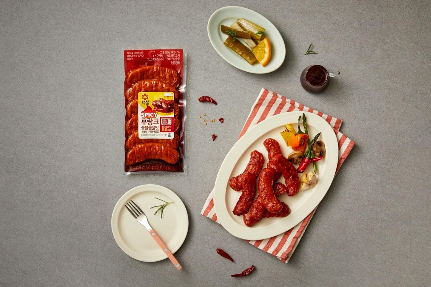 CJ제일제당 '백설 숯불 불닭맛 후랑크' 제품 이미지(CJ제일제당 제공)