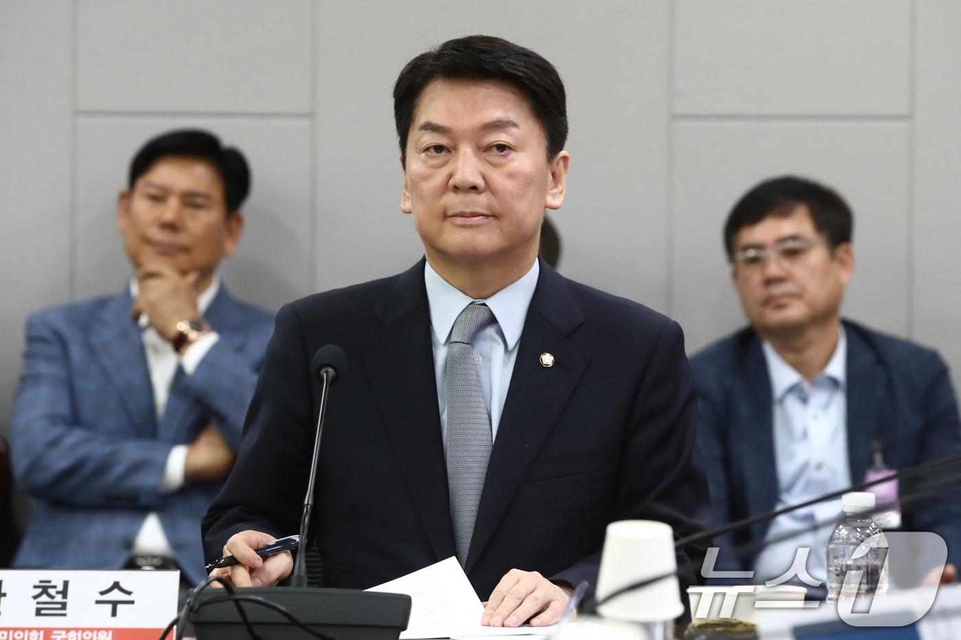 안철수 국민의힘 의원이 24일 오전 서울 여의도 국회의원회관에서 윤상현 의원 주최로 열린 '진보가 보는 보수'세미나에 참석해 자리에 앉아 있다. 2024.5.24/뉴스1 ⓒ News1 이광호 기자