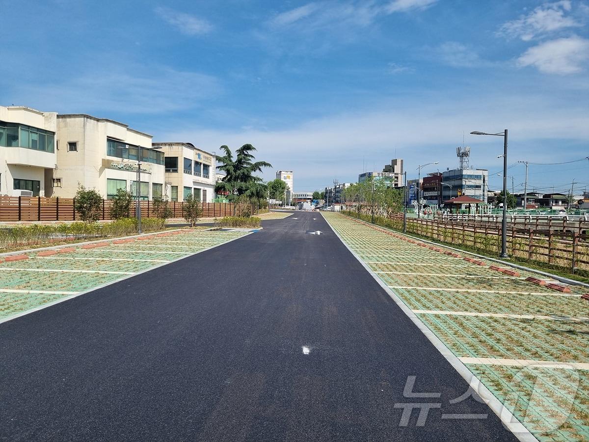 본문 이미지 - 대구국제공항 옆 '공항2공영주차장'이 확장 공사를 완료하고 24일 재개장했다. (대구시 제공)/뉴스1