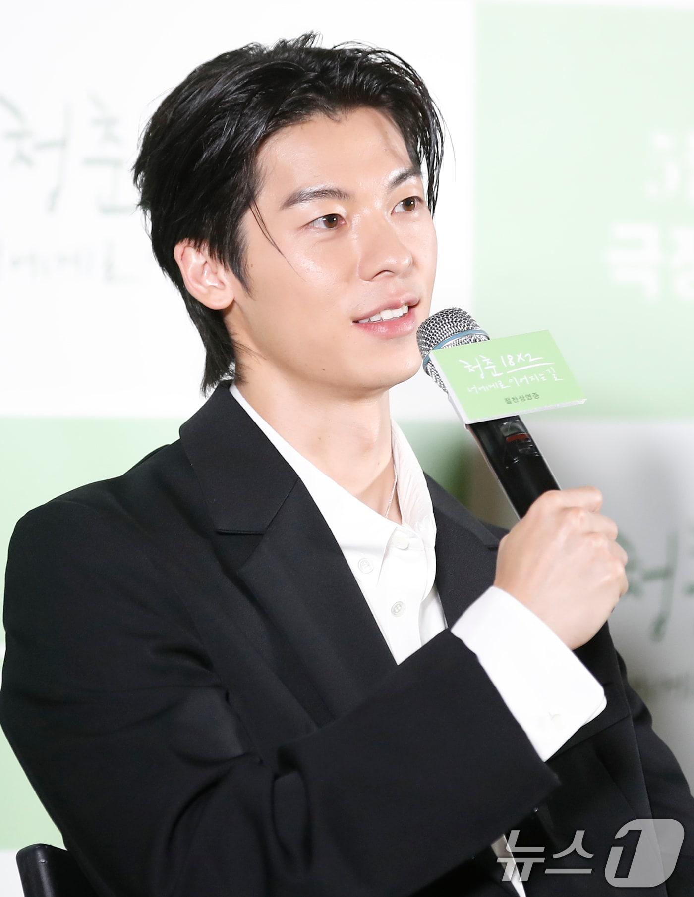 본문 이미지 - 배우 허광한이 24일 서울 강남구 코엑스 메가박스에서 열린 영화 '청춘 18X2 너에게로 이어지는 길' 기자간담회에서 인사말을 하고 있다. '청춘 18X2 너에게로 이어지는 길'은 열여덟, 그때 대만에서 시작된 첫사랑을 찾아 일본으로 떠난 서른여섯 나의 여정을 그린 감성 로맨스 영화이다. 2024.5.24/뉴스1 ⓒ News1 권현진 기자