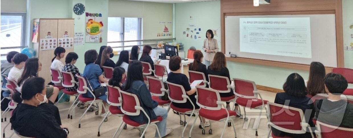 본문 이미지 - 충북도교육청 국제교육원은 다문화가정 학생과 학부모를 대상으로 ‘2024 취학·진학·진로 및 자녀교육 설명회’를 6월 8일까지 진행한다.(충북교육청 제공)/뉴스1