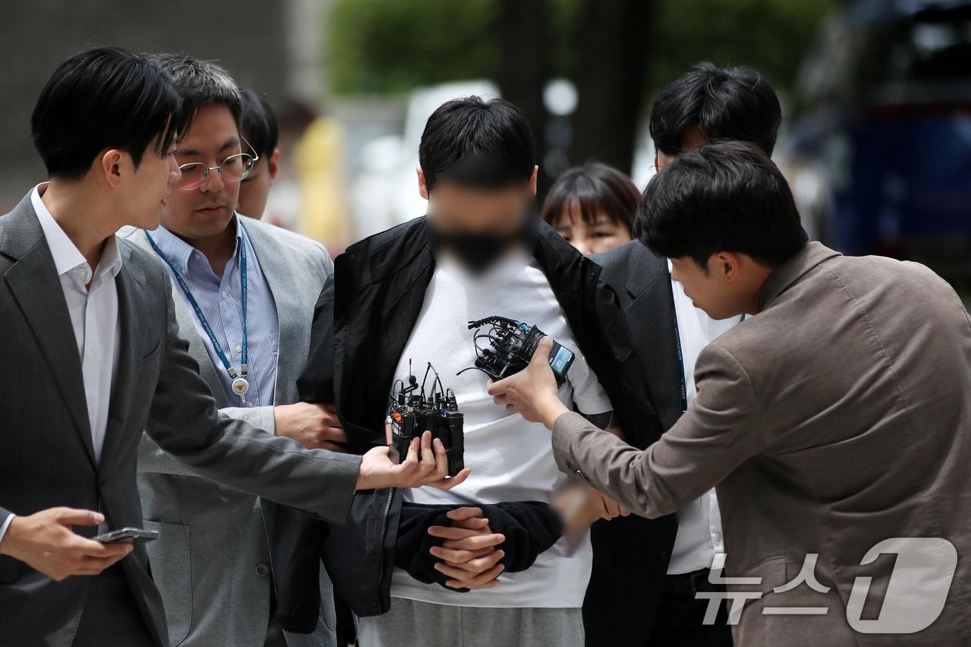 지난 2023년 12월 10대들에게 경복궁 낙서를 지시한 혐의를 받는 &#39;이 팀장&#39; 강 모 씨. 2024.5.25/뉴스1 ⓒ News1 이승배 기자