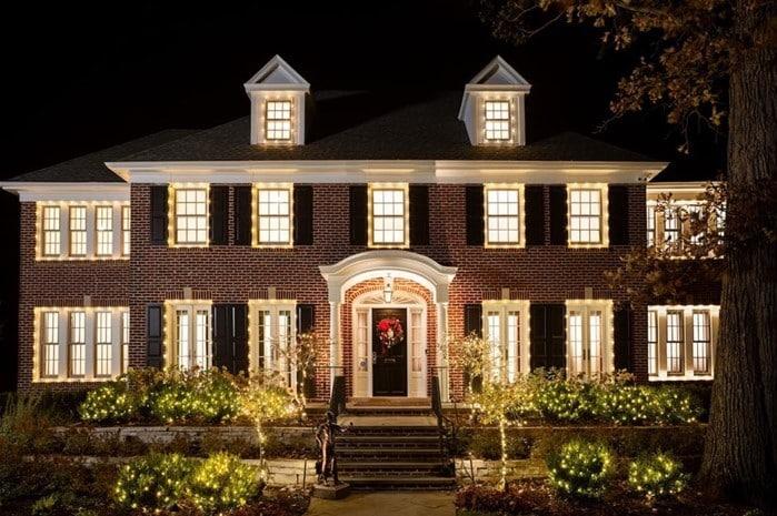 본문 이미지 - 영화 '나 홀로 집에' 촬영지인 시카고 근교 위네카의 주택이 지난 24일 525만 달러 가격으로시장에 나왔다. 1980년대 영화가 촬영된 이후 이 집이 매물로 나온 것은 이번이 두 번째이다.(출처 : 질로우(Zillow)) 2024.05.25/