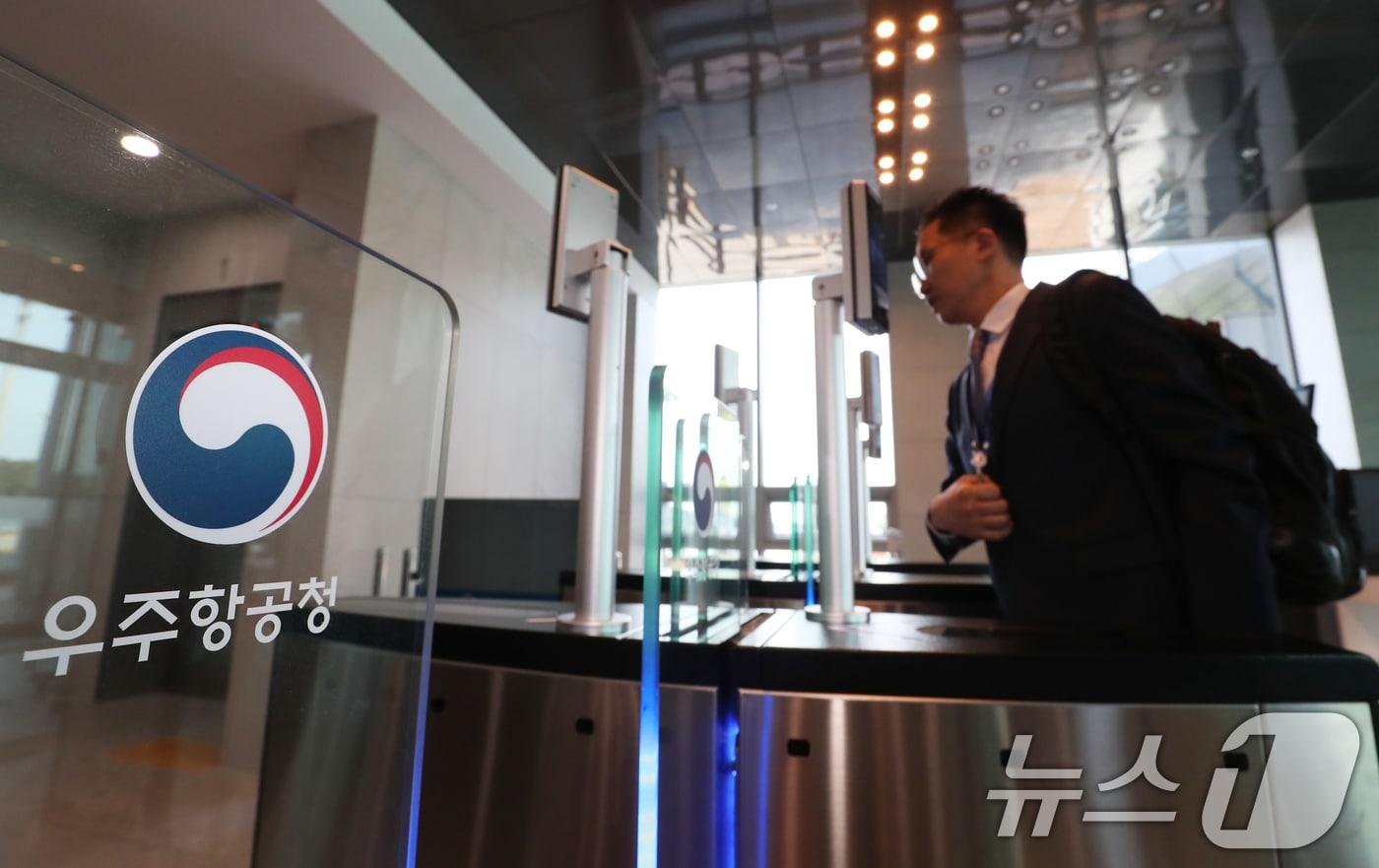 '한국판 나사(NASA)'인 우주항공청이 개청한 27일 오전 경남 사천시 사남면 우주항공청 임시청사로 직원들이 출근하고 있다. 2024.5.27/뉴스1 ⓒ News1 윤일지 기자