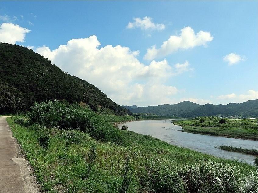 본문 이미지 - 경기 여주시 점동면 청미천 하류 전경.(한강청 제공)