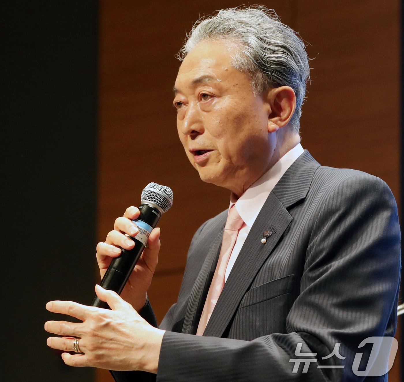 본문 이미지 - 하토야마 유키오 전 일본 총리가 지난해 5월 27일 전북자치도 전주시 전주대학교 스타센터 온누리홀에서 '나에게 우애란'을 주제로 특별 강연회를 하고 있다. 2024.5.27/뉴스1 ⓒ News1 유경석 기자