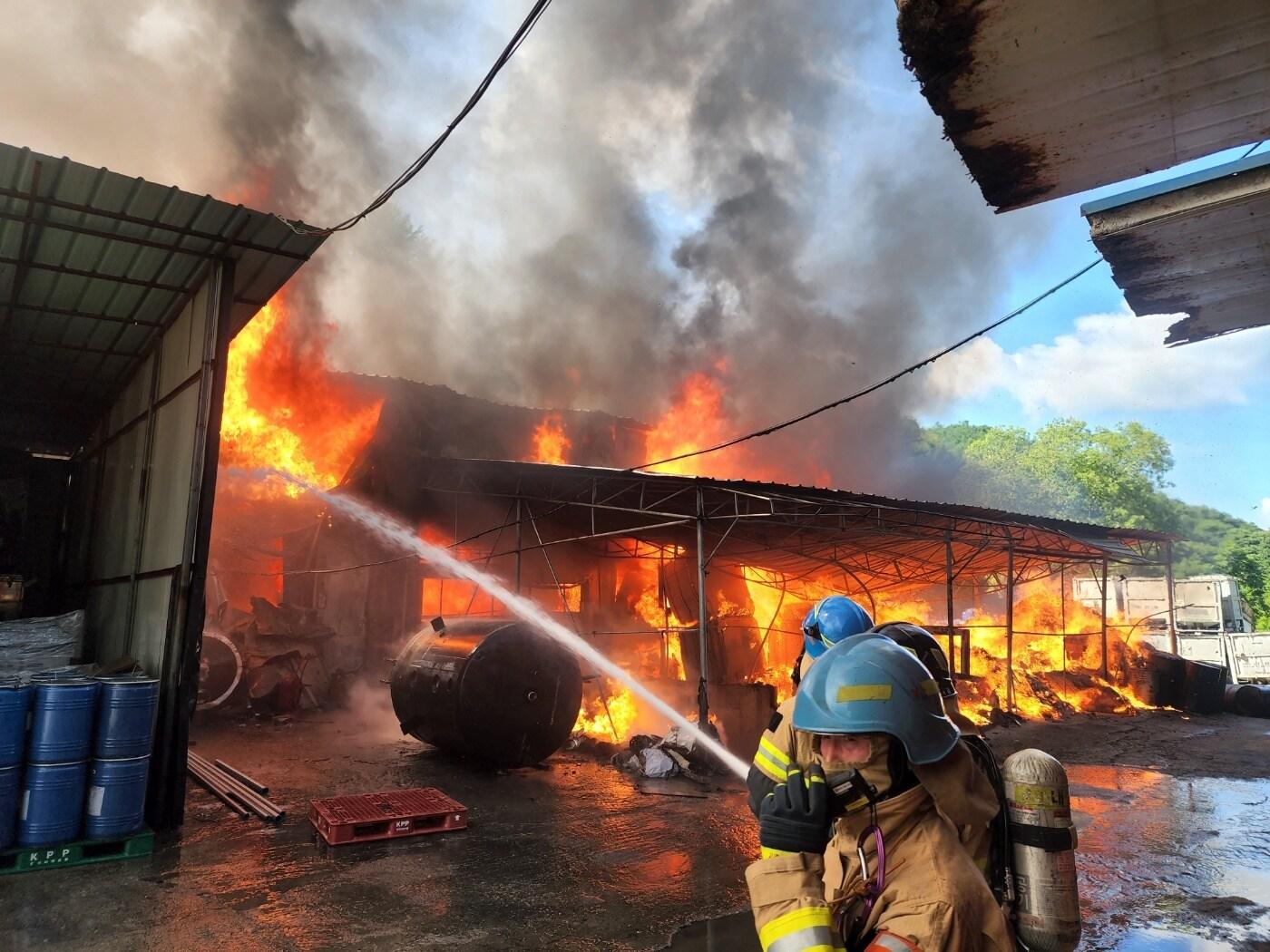 본문 이미지 - 포천 화재 현장(포천소방서 제공)/뉴스천