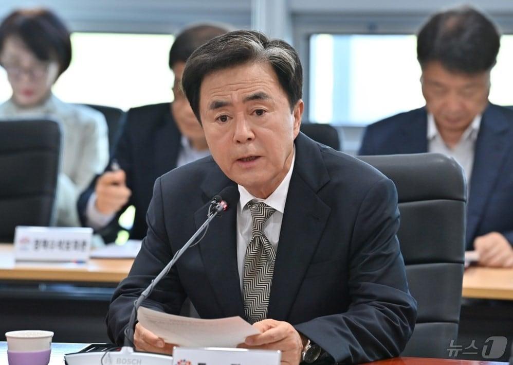 본문 이미지 - 김태흠 지사가 실국원장 회의를 주재하고 있다. (충남도 제공) /뉴스1