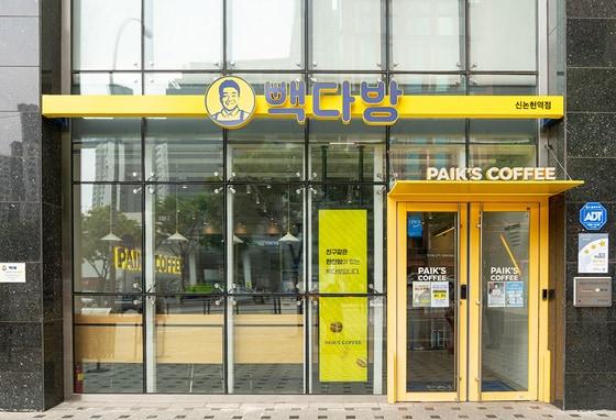 본문 이미지 - 빽다방 신논현역점 매장 외관.&#40;더본코리아 제공&#41;