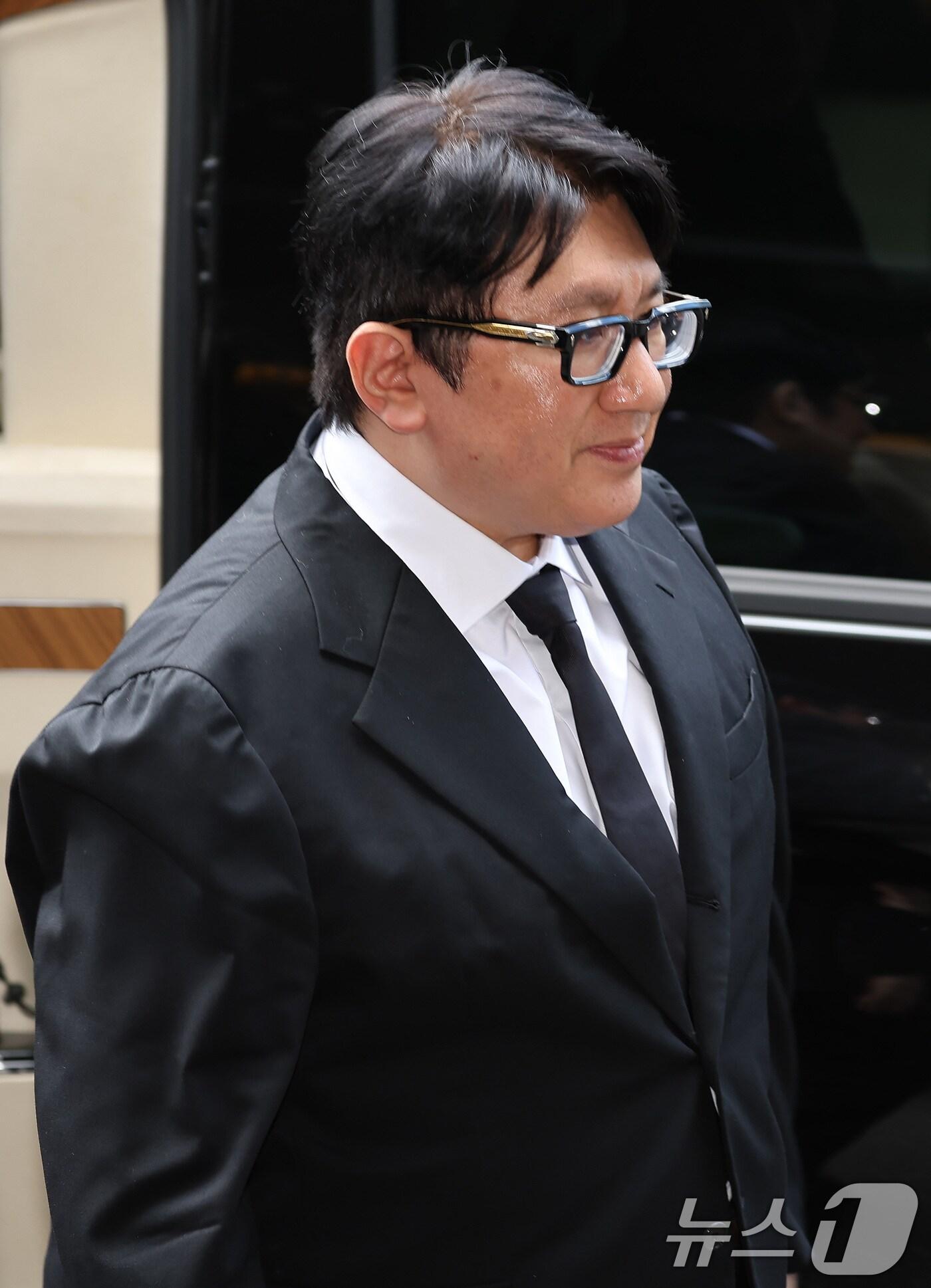 본문 이미지 - 방시혁 하이브 의장이 28일 오후 서울 중구 한 호텔에서 빈 자이드 알 나하얀 아랍에미리트(UAE) 대통령과의 간담회를 위해 참석하고 있다. 2024.5.28/뉴스1 ⓒ News1 김민지 기자