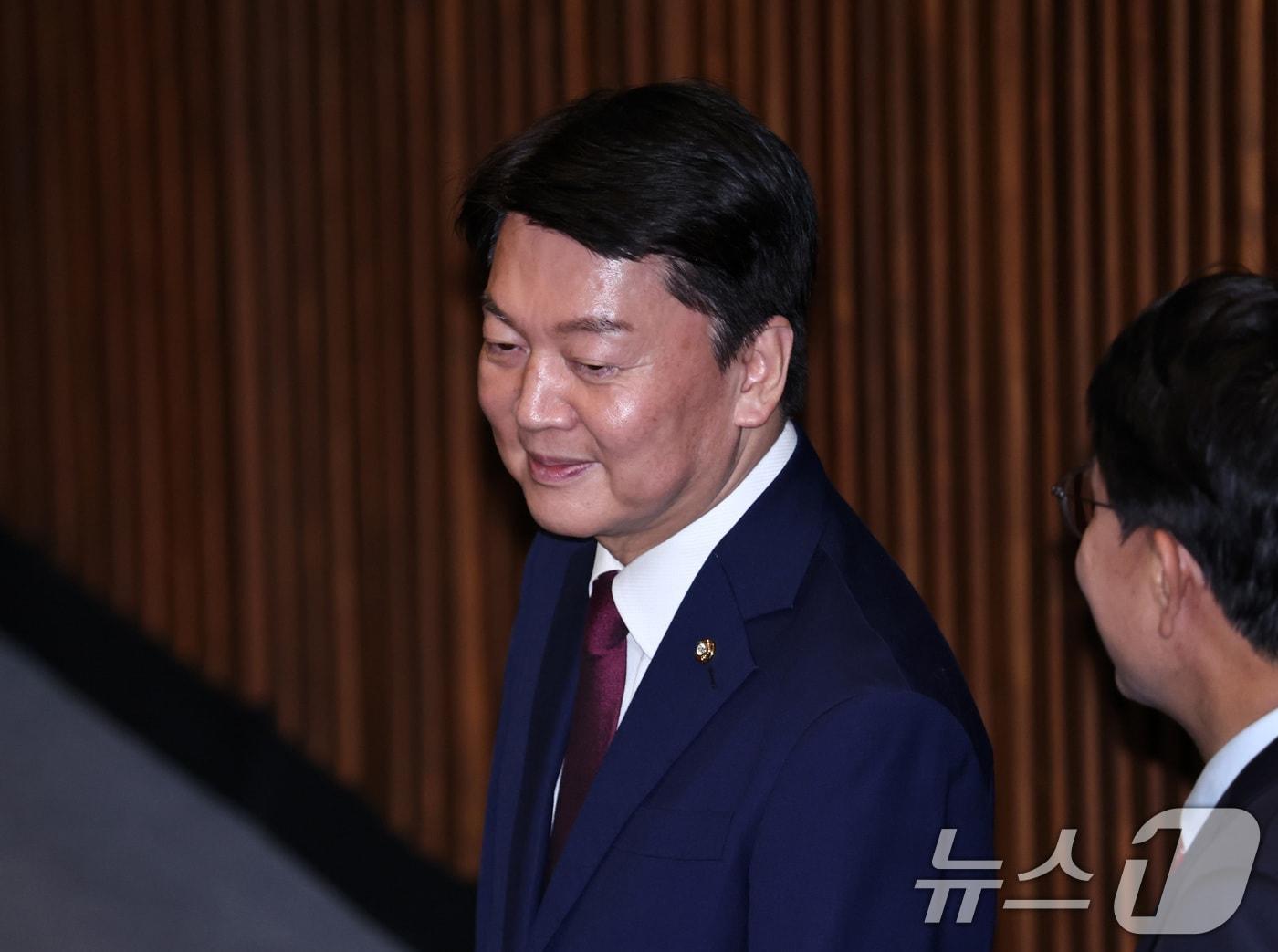본문 이미지 - 안철수 국민의힘 의원이 28일 오후 서울 여의도 국회에서 열린 제21대 국회 마지막 본회의에 참석하고 있다. 2024.5.28/뉴스1 ⓒ News1 구윤성 기자