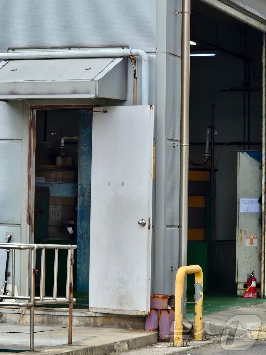 본문 이미지 -  청주 염산 유출 사고 현장(청주서부소방서 제공)2024.05.28/뉴스1