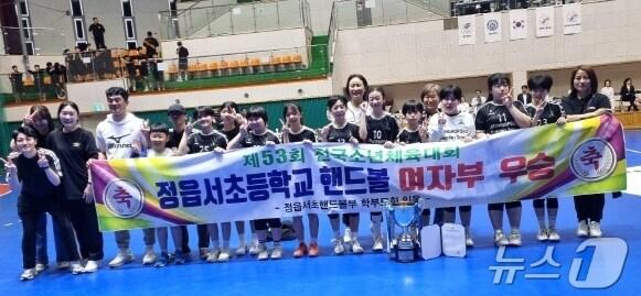 본문 이미지 - 소년체전에서 우승한 정읍서초등학교.(전북체육회 제공)/뉴스1