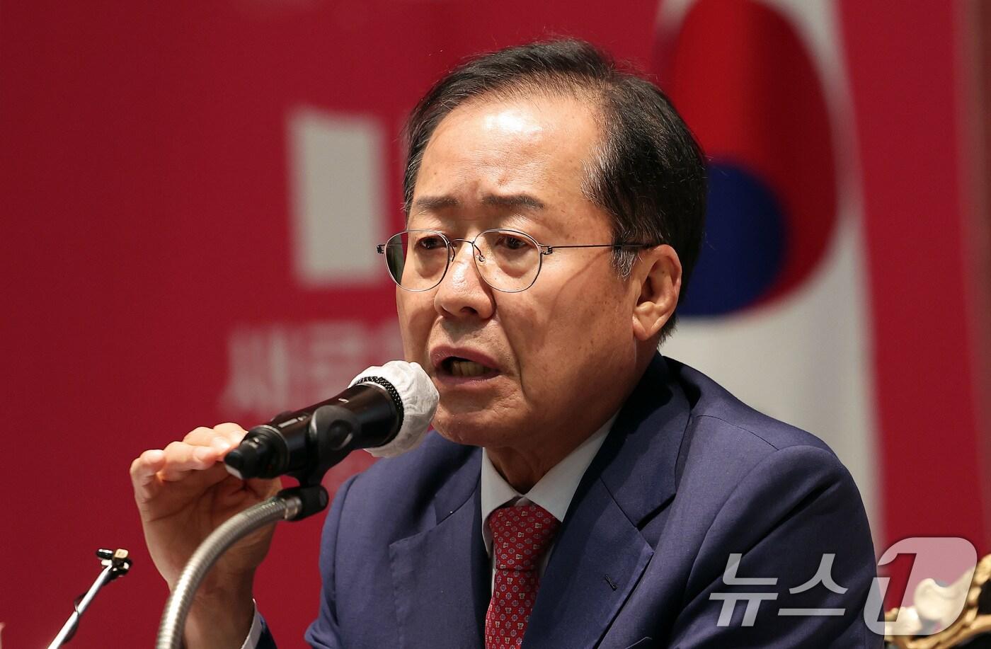 본문 이미지 - 홍준표 대구시장이 29일 서울 영등포구 공군호텔에서 열린 2024 새미준 정기 세미나에서 강연을 하고 있다. 2024.5.29/뉴스1 ⓒ News1 김성진 기자