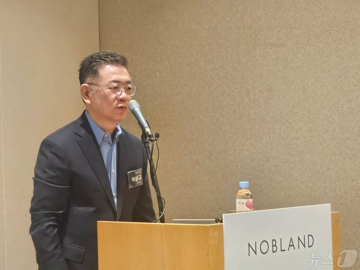 이마트 말고 의류 기업입니다