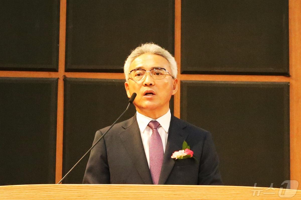 본문 이미지 -  지난 2일 목원대 채플에서 열린 개교 70주년 기념식에서 이희학 총장이 기념사를 하고 있다. (목원대 제공)/뉴스1