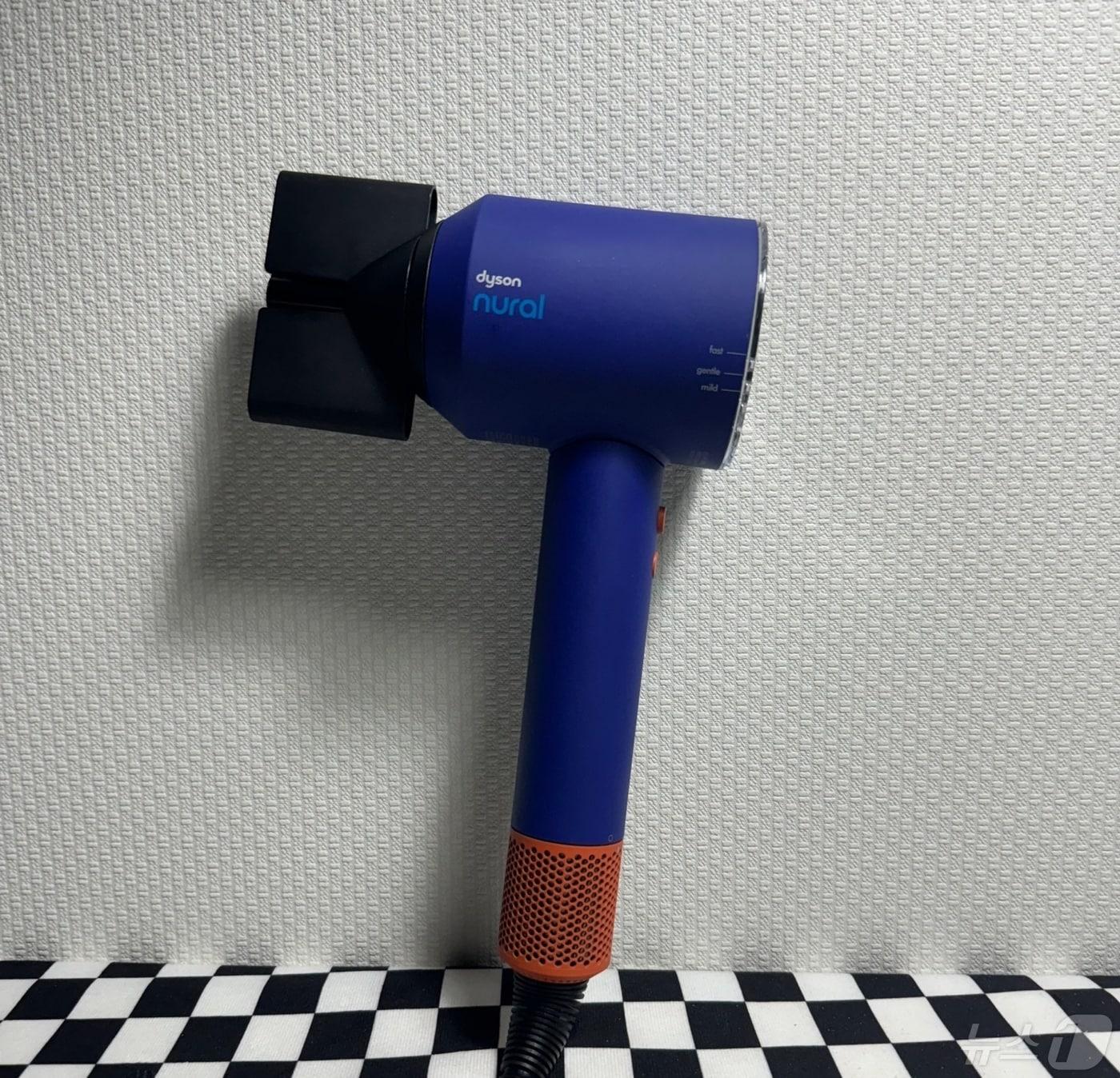 본문 이미지 - 다이슨 '슈퍼소닉 뉴럴' 헤어드라이어 2024.5.2. / 뉴스1 ⓒ News1 강태우 기자