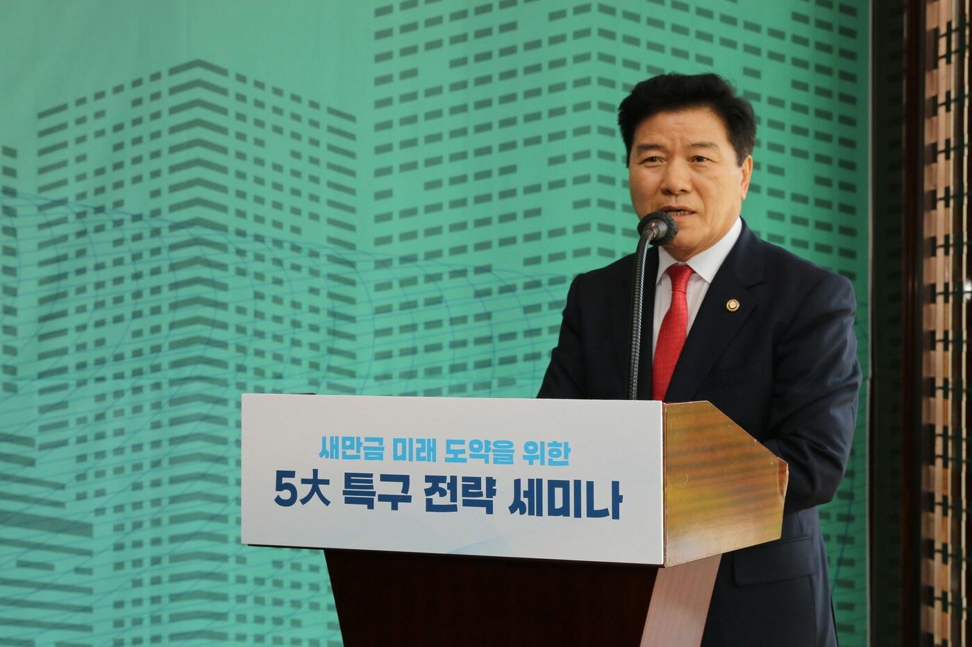 사진은 김경안 새만금개발청장이 3일 열린 ‘5대(大) 특구 전략 릴레이 세미나’ 에서 발언하고 있는 모습.(새만금개발청 제공)