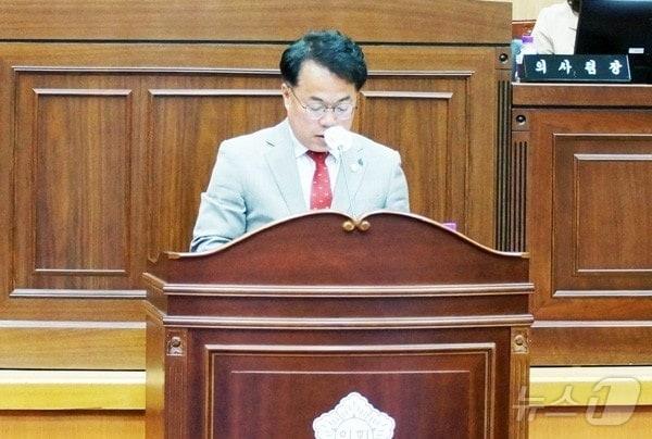 본문 이미지 - 군정 질문하는 보은군의회 성제홍 의원 /뉴스1 