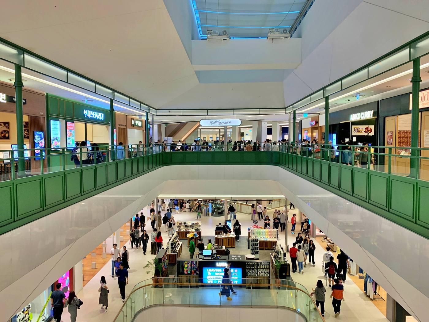 본문 이미지 - 타임빌라스 수원 실내 전경(롯데쇼핑 제공)