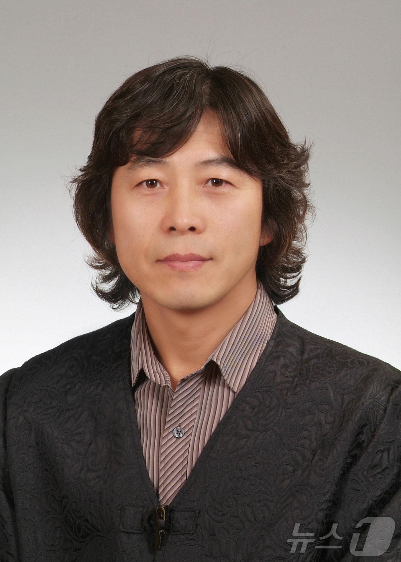 본문 이미지 - 강원도 무형유산 전통자기도공(흑자장)으로 지정된 김병욱 선생.(동해시 제공) 2024.5.30/뉴스1