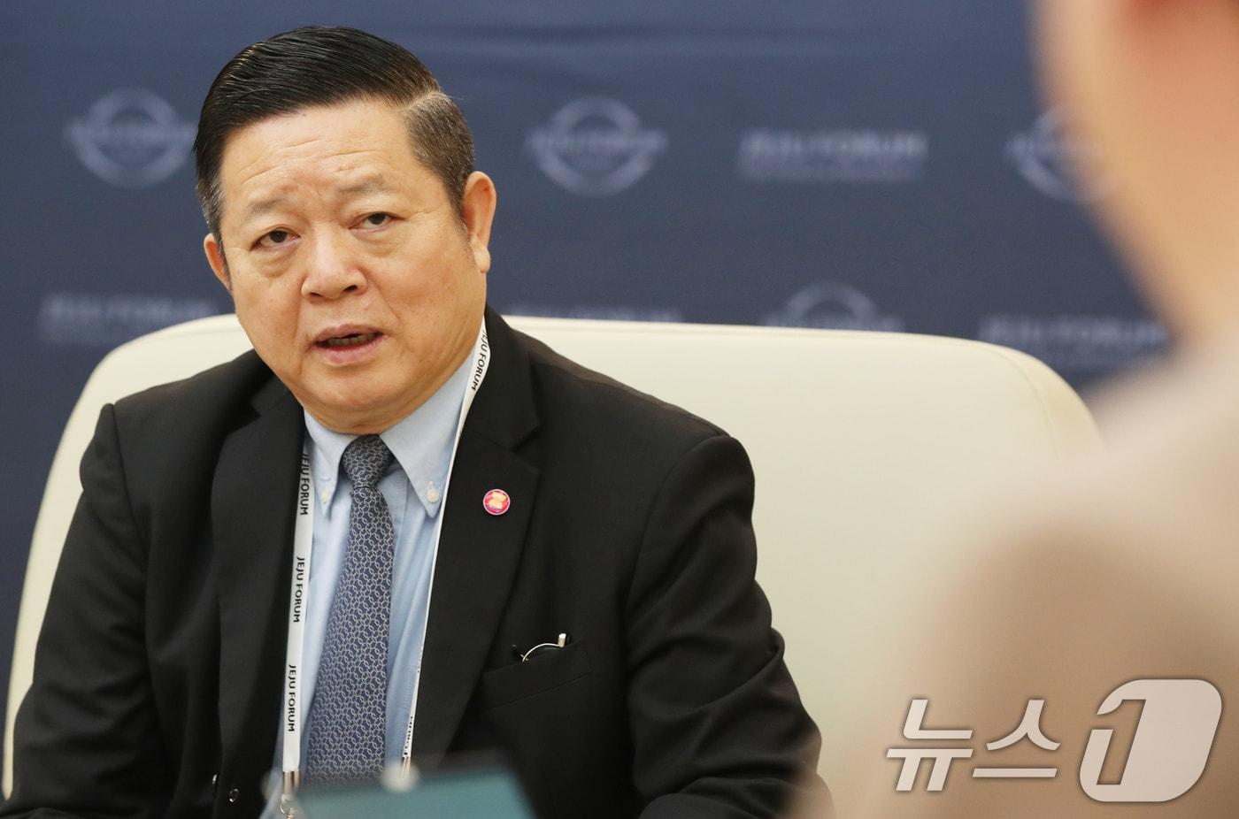 본문 이미지 - 까으 끔 후은 아세안 사무총장이 31일 제19회 제주포럼이 열리는 서귀포시 제주국제컨벤션센터에서 뉴스1제주본부와 인터뷰를 하고 있다. 2024.5.31/뉴스1 ⓒ News1 오현지 기자