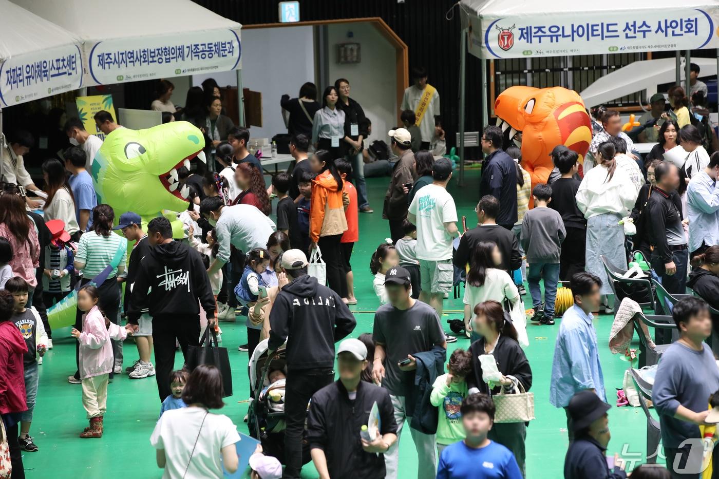 제102회 어린이날인 5일 오전 제주시 한라체육관에서 제주시 주최, 제주시어린이집연합회 주관 기념행사가 진행되고 있다. 2024.5.5/뉴스1 ⓒ News1 오현지 기자