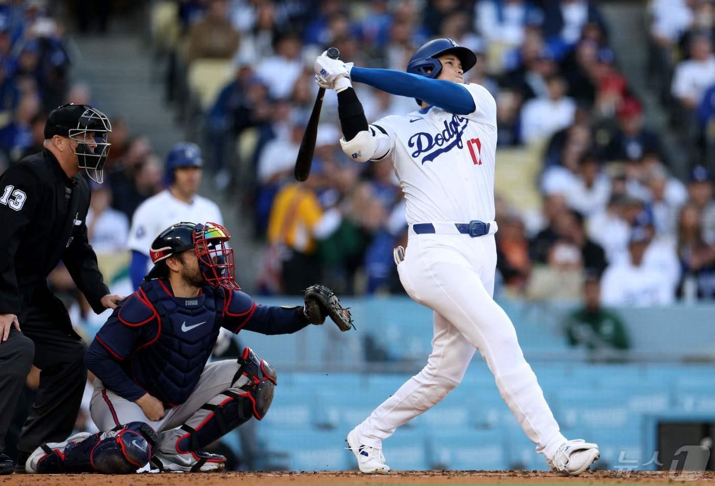 LA 다저스 오타니 쇼헤이가 5일(한국시간) 열린 2024 메이저리그 애틀랜타 브레이브스전에서 시즌 8호 홈런을 기록했다. ⓒ AFP=뉴스1