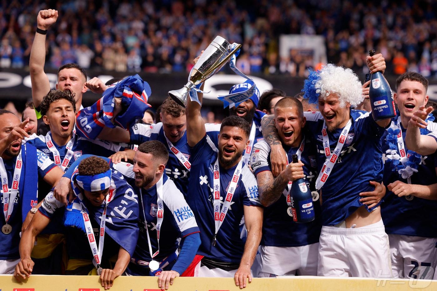 승격 확정 후 기뻐하는 입스위치 선수들ⓒ 로이터=뉴스1