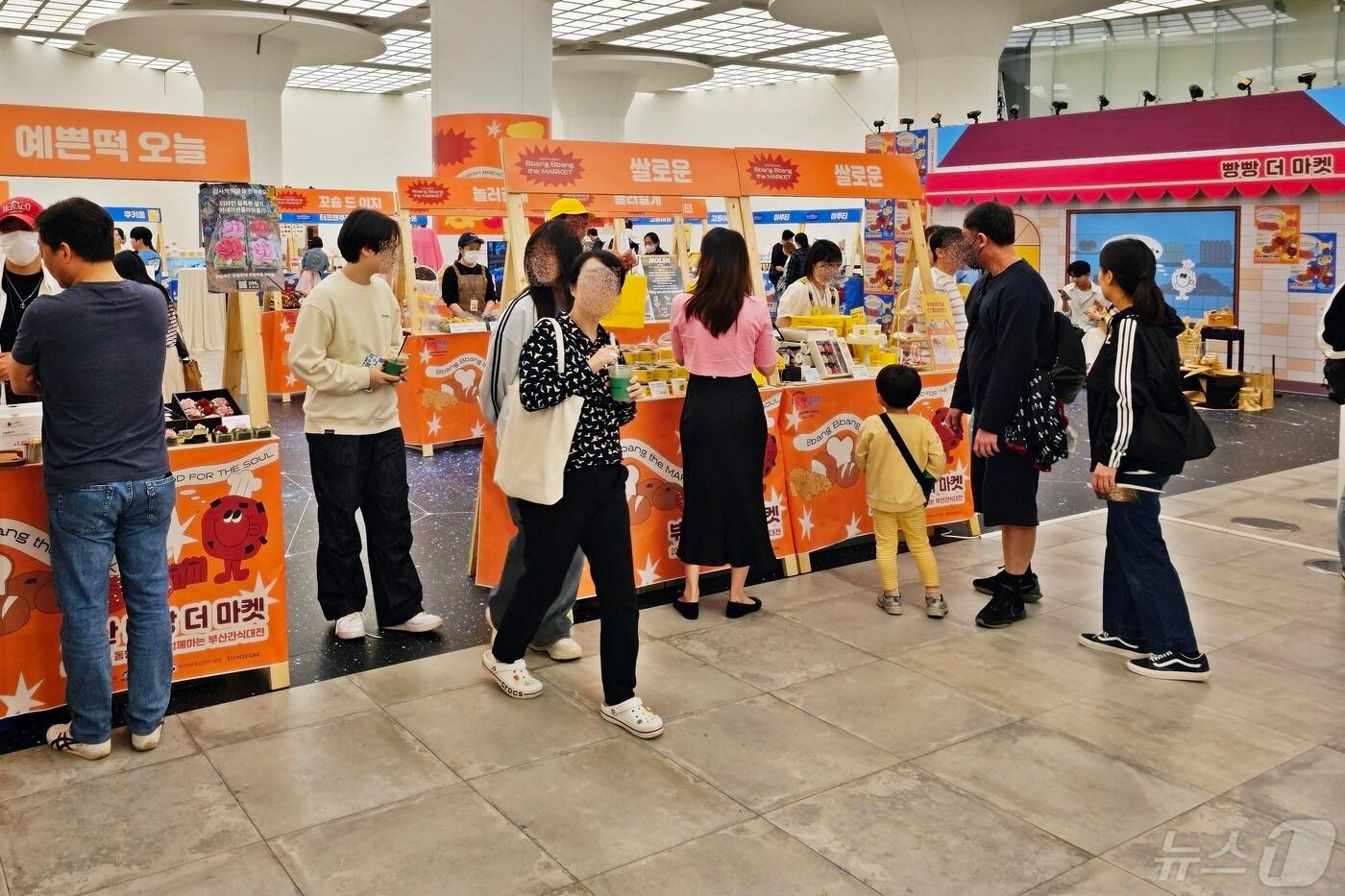 신세계백화점 센텀시티는 오는 8일까지 중앙광장(지하 2층)에서 '2024년 동행축제와 함께하는 부산빵빵더마켓'을 진행한다.(신세계 센텀시티 제공) 