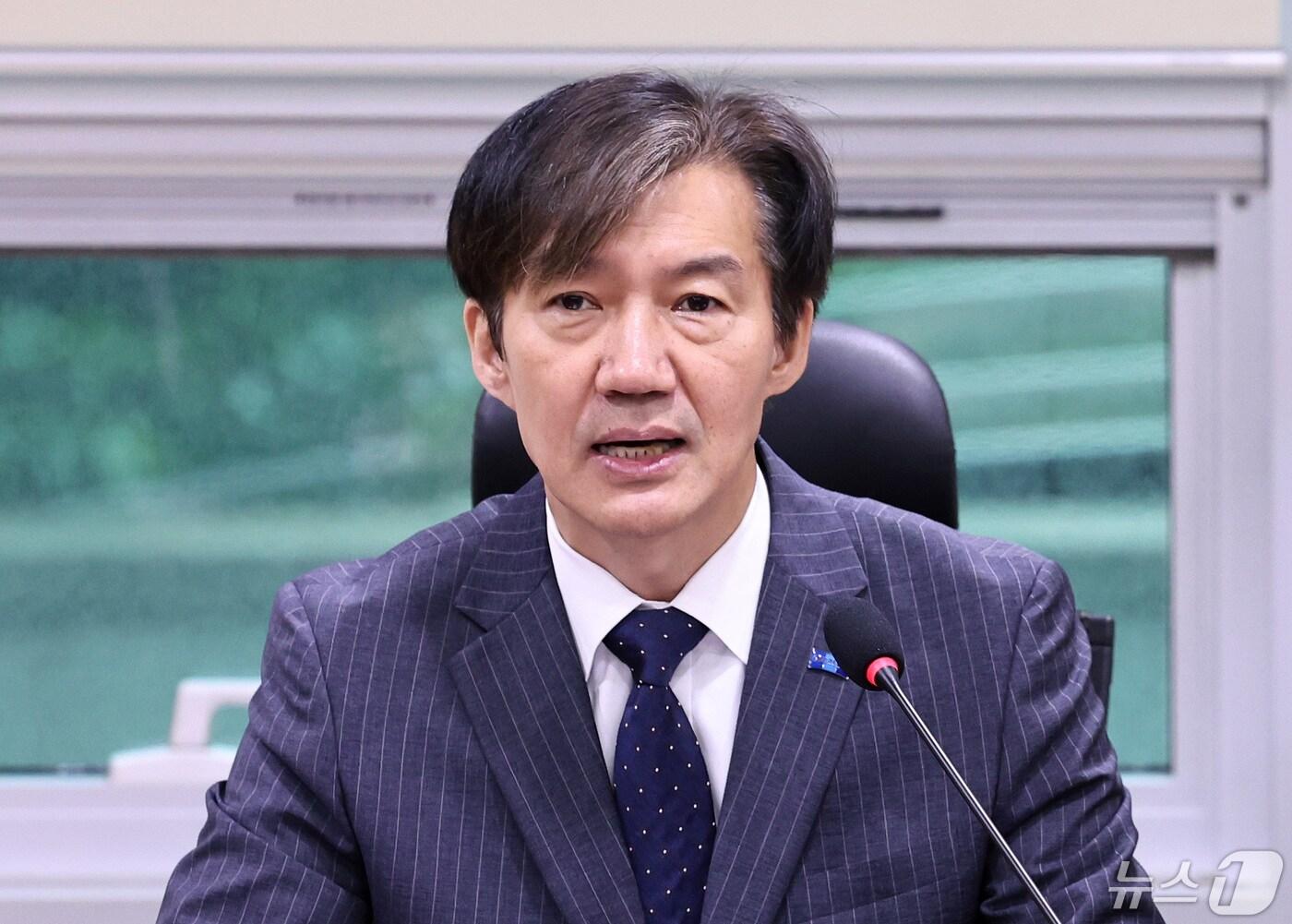 본문 이미지 - 조국 조국혁신당 대표가 7일 오전 서울 여의도 국회의원회관에서 열린 제2차 당선인총회에서 모두발언을 하고 있다. 2024.5.7/뉴스1 ⓒ News1 구윤성 기자