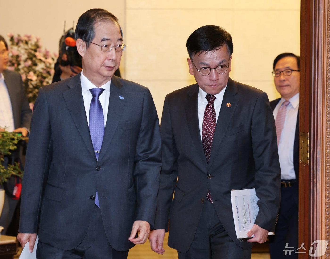 본문 이미지 - 한덕수 전 국무총리와 최상목 전 경제부총리 겸 기획재정부 장관. 2024.5.7/뉴스1 ⓒ News1 허경 기자