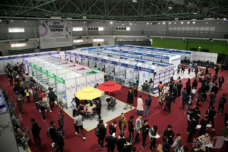 본문 이미지 - 군산시 그랜드 취업박람회(자료사진 군산시 제공) 2024.5.7/뉴스1