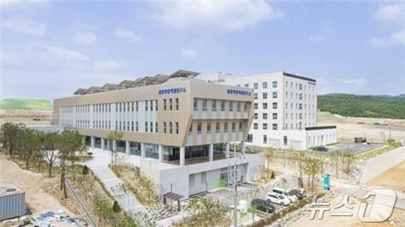 본문 이미지 - 2021년 건립해 포스텍이 운영하는 세포막단백질연구소 전경(경북도 제공, 재판매 및 DB 금지) ⓒ News1 김대벽기자