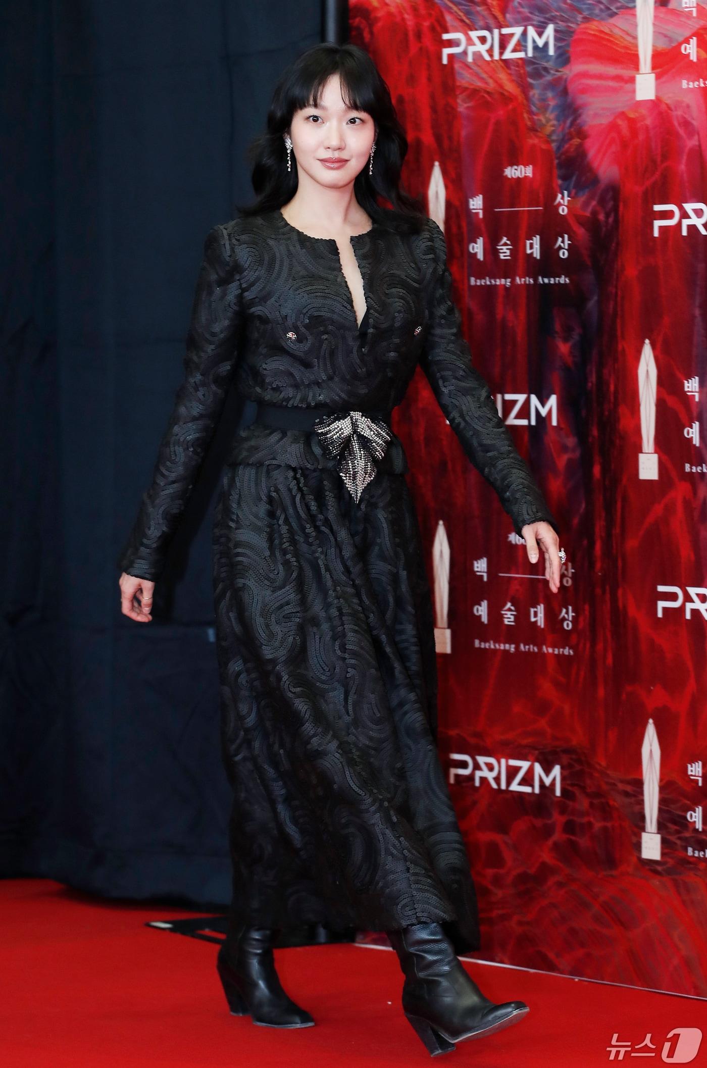 본문 이미지 - 배우 김고은이 7일 오후 서울 강남구 코엑스에서 열린 '60회 백상예술대상' 레드카펫 행사에 참석하고 있다. 2024.5.7/뉴스1 ⓒ News1 권현진 기자